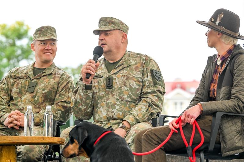 
Laurynas Suodaitis, plk. Danas Mockūnas ir Gerda Sadauskė.
